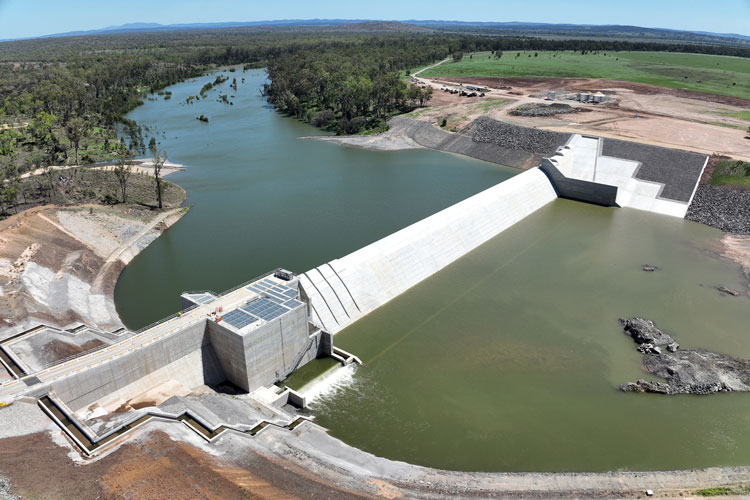 Aerial photograph of the newly completed concrete weir near Rockhampton